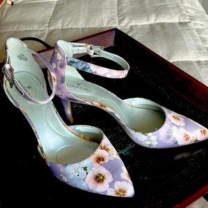 Lovely floral satin high heel pumps with ankle strap